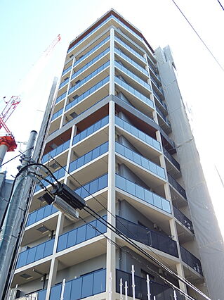 1LDK Mansion in Minato, Tokyo - Image 1