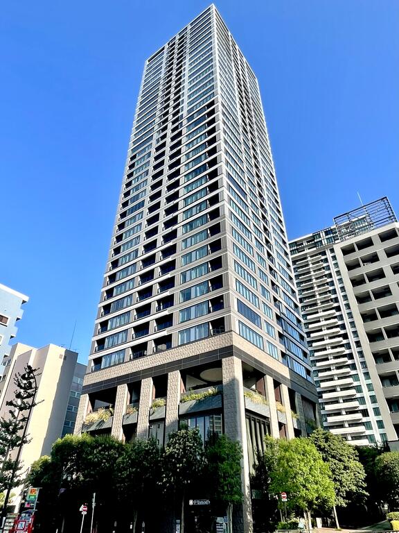 1LDK Mansion in Minato, Tokyo - Image 1