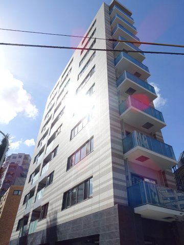 1LDK Mansion in Minato, Tokyo - Image 1