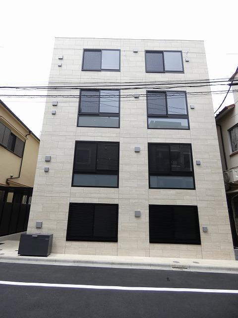 1LDK Mansion in Minato, Tokyo - Image 1