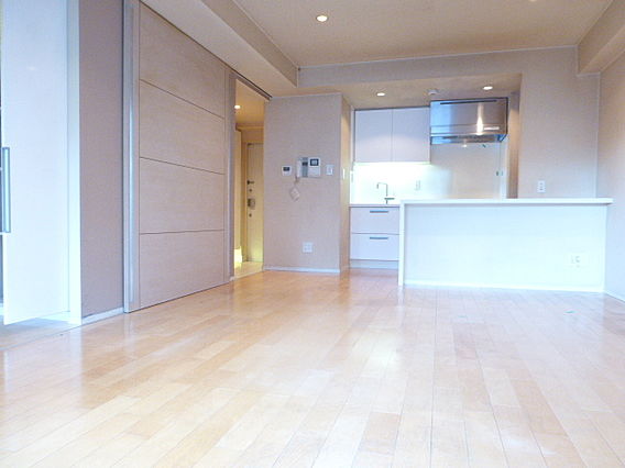 1LDK Mansion in Minato, Tokyo — photo 3 of 3