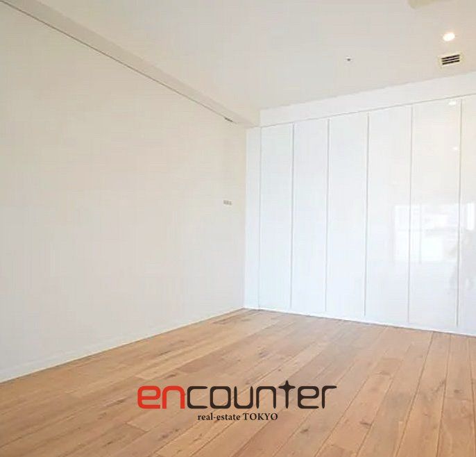 1LDK Mansion in Minato, Tokyo - Image 1