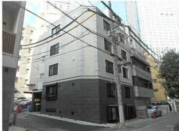 1LDK Mansion in Minato, Tokyo - Image 1