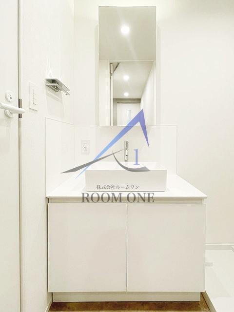 1LDK Mansion in Nakano, Tokyo - Image 1