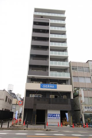 1LDK Mansion in Naniwa-ku, Osaka - Image 1
