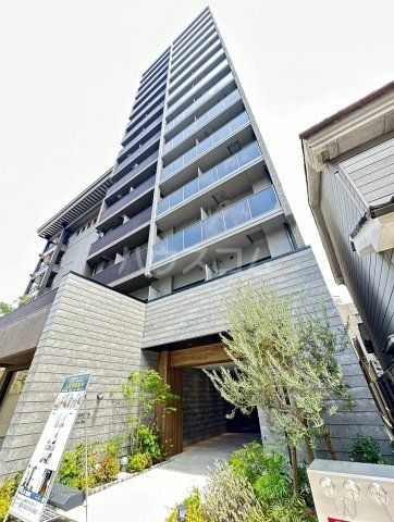 1LDK Mansion in Naniwa-ku, Osaka - Image 1