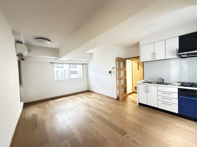 1LDK Mansion in Shibuya, Tokyo — photo 3 of 3