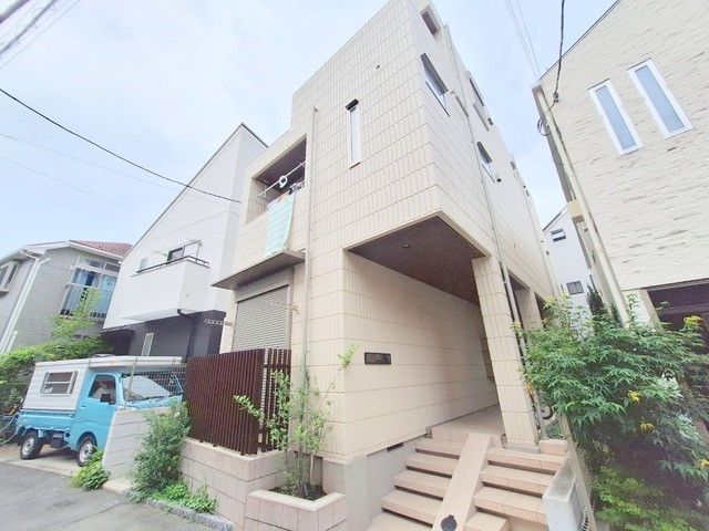 1LDK Mansion in Shibuya, Tokyo - Image 1