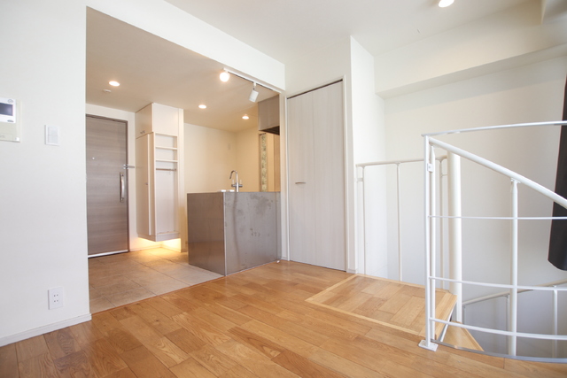 1LDK Mansion in Shibuya, Tokyo — photo 3 of 3