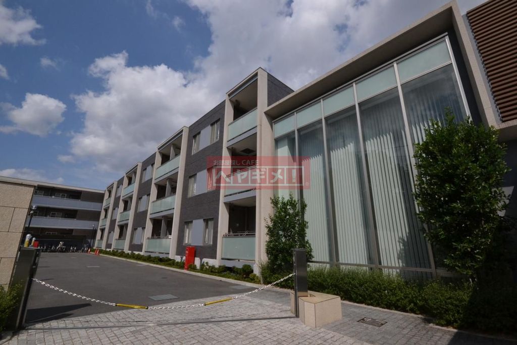 1LDK Mansion in Shibuya, Tokyo - Image 1