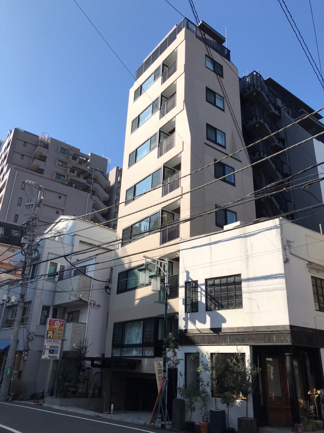 1LDK Mansion in Shibuya, Tokyo - Image 1