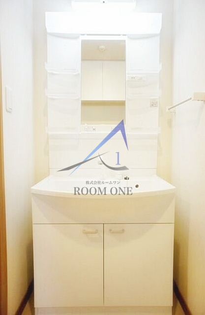1LDK Mansion in Shibuya, Tokyo - Image 1