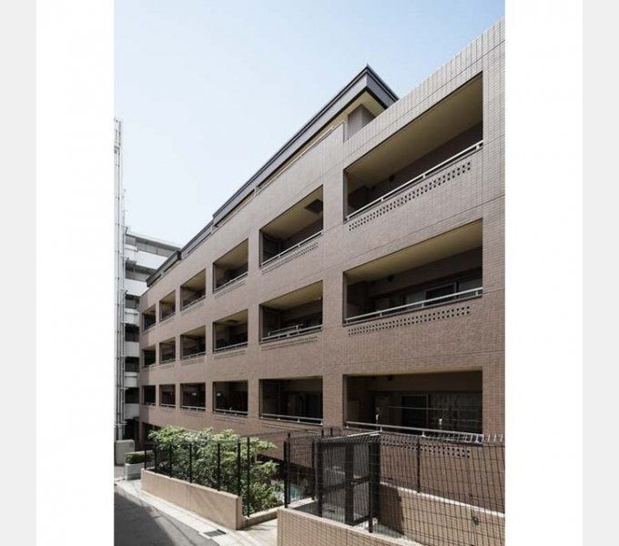 1LDK Mansion in Shinjuku, Tokyo - Image 1