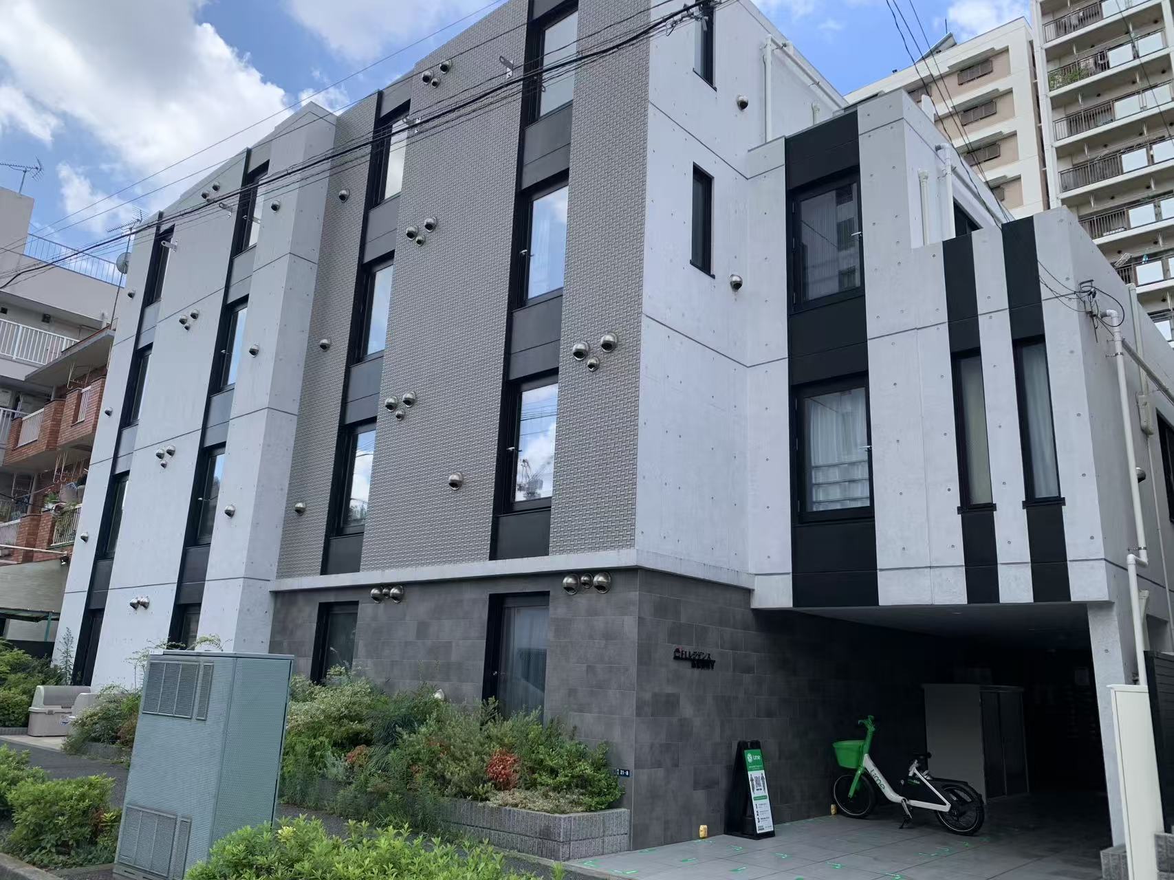 1LDK Mansion in Shinjuku, Tokyo - Image 1