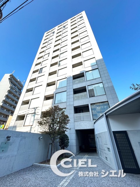 1LDK Mansion in Shinjuku, Tokyo - Image 1