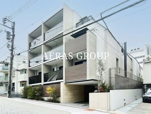 1LDK Mansion in Shinjuku, Tokyo - Image 1