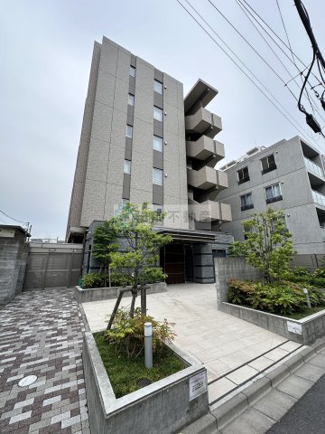 1LDK Mansion in Shinjuku, Tokyo - Image 1