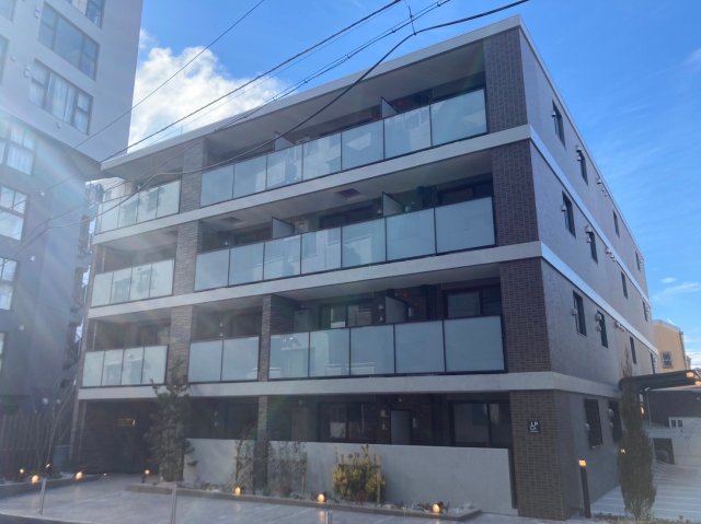 1LDK Mansion in Shinjuku, Tokyo - Image 1