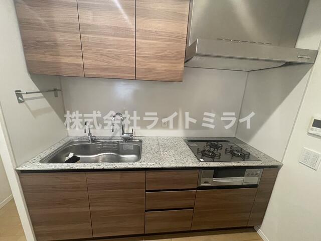 1LDK Mansion in Shinjuku, Tokyo - Image 1