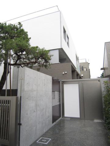 1LDK Mansion in Shinjuku, Tokyo - Image 1