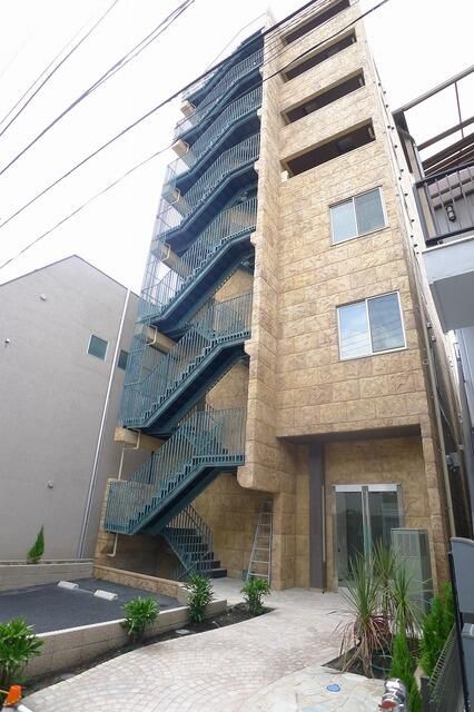 1LDK Mansion in Shinjuku, Tokyo - Image 1