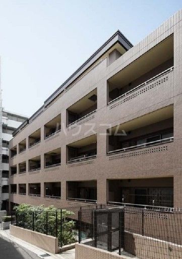 1LDK Mansion in Shinjuku, Tokyo - Image 1