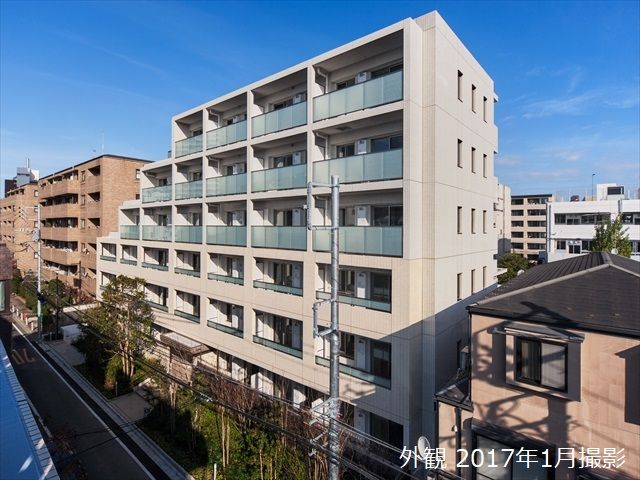 1LDK Mansion in Shinjuku, Tokyo - Image 1