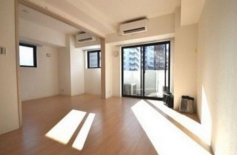1LDK Mansion in Shinjuku, Tokyo - Image 1