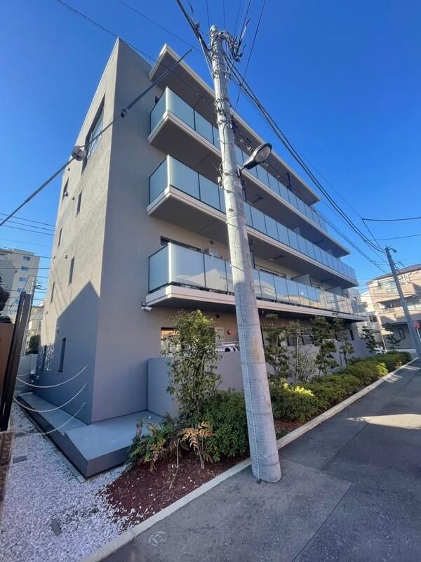 1LDK Mansion in Shinjuku, Tokyo - Image 1