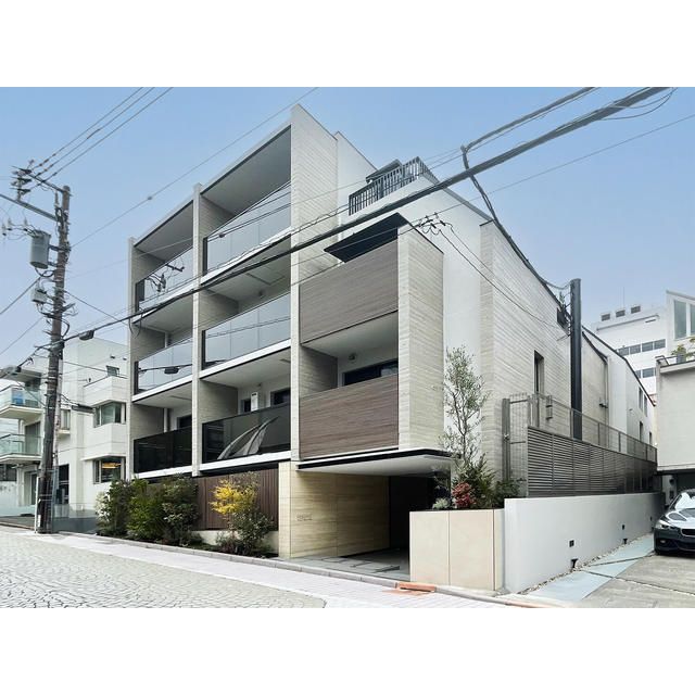 1LDK Mansion in Shinjuku, Tokyo - Image 1