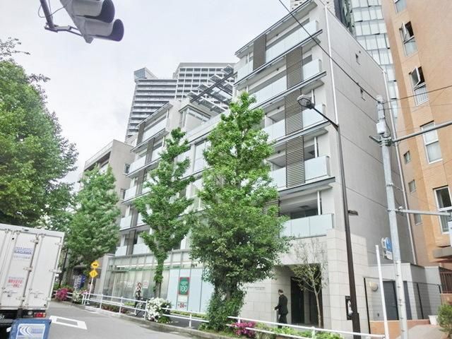 1LDK Mansion in Shinjuku, Tokyo - Image 1