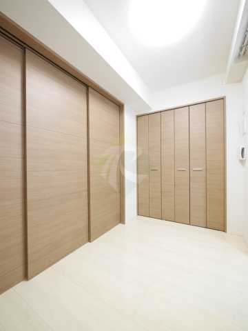 1LDK Mansion in Shinjuku, Tokyo - Image 1