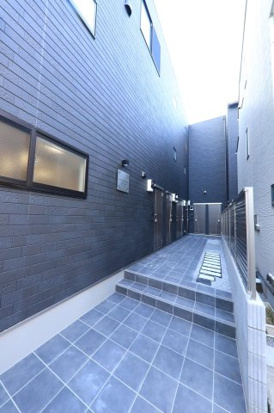 1LDK Mansion in Shinjuku, Tokyo - Image 1
