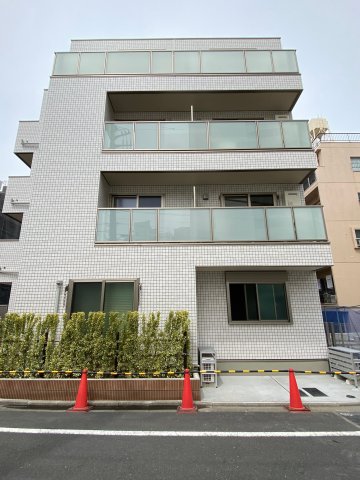 1LDK Mansion in Shinjuku, Tokyo - Image 1