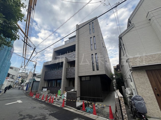 1LDK Mansion in Suginami, Tokyo - Image 1