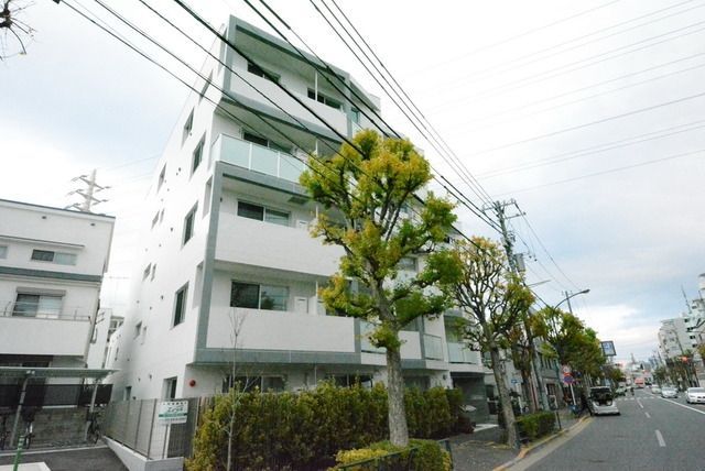 1LDK Mansion in Suginami, Tokyo - Image 1