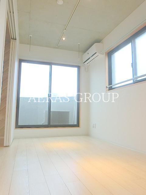 1LDK Mansion in Toshima, Tokyo - Image 1