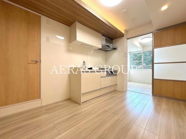 2DK Apartment in Shinjuku, Tokyo - Image 1
