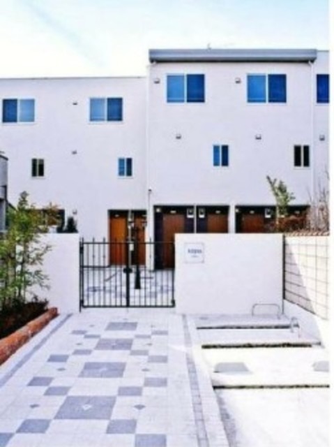 2DK Apartment in Toshima, Tokyo - Image 1