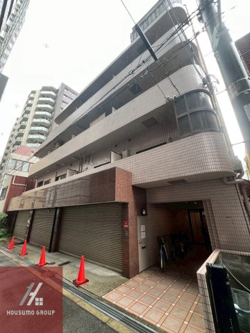 2DK Mansion in Kita-ku, Osaka - Image 1