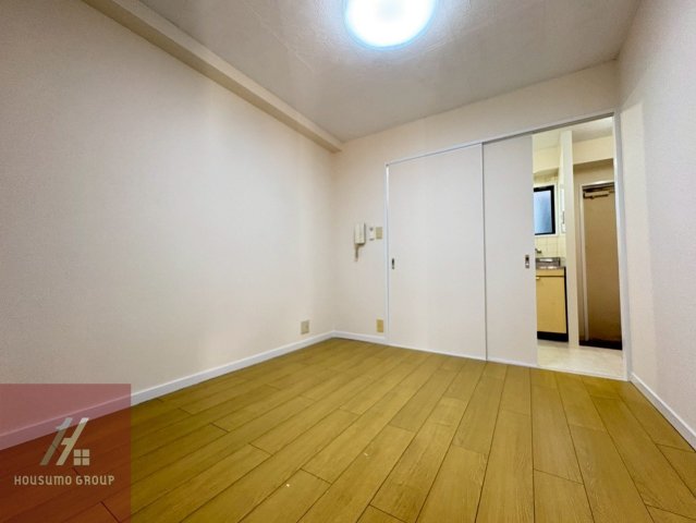 2DK Mansion in Kita-ku, Osaka — photo 3 of 3