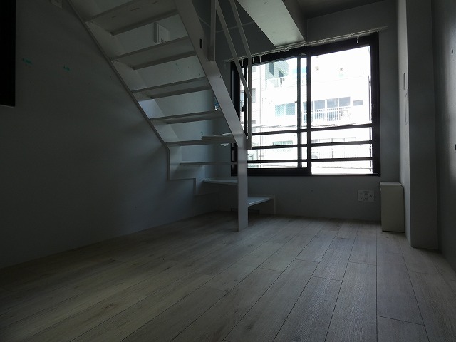 2DK Mansion in Meguro, Tokyo — photo 3 of 3