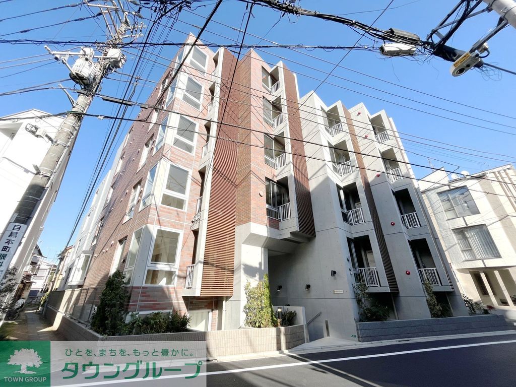 2DK Mansion in Meguro, Tokyo - Image 1