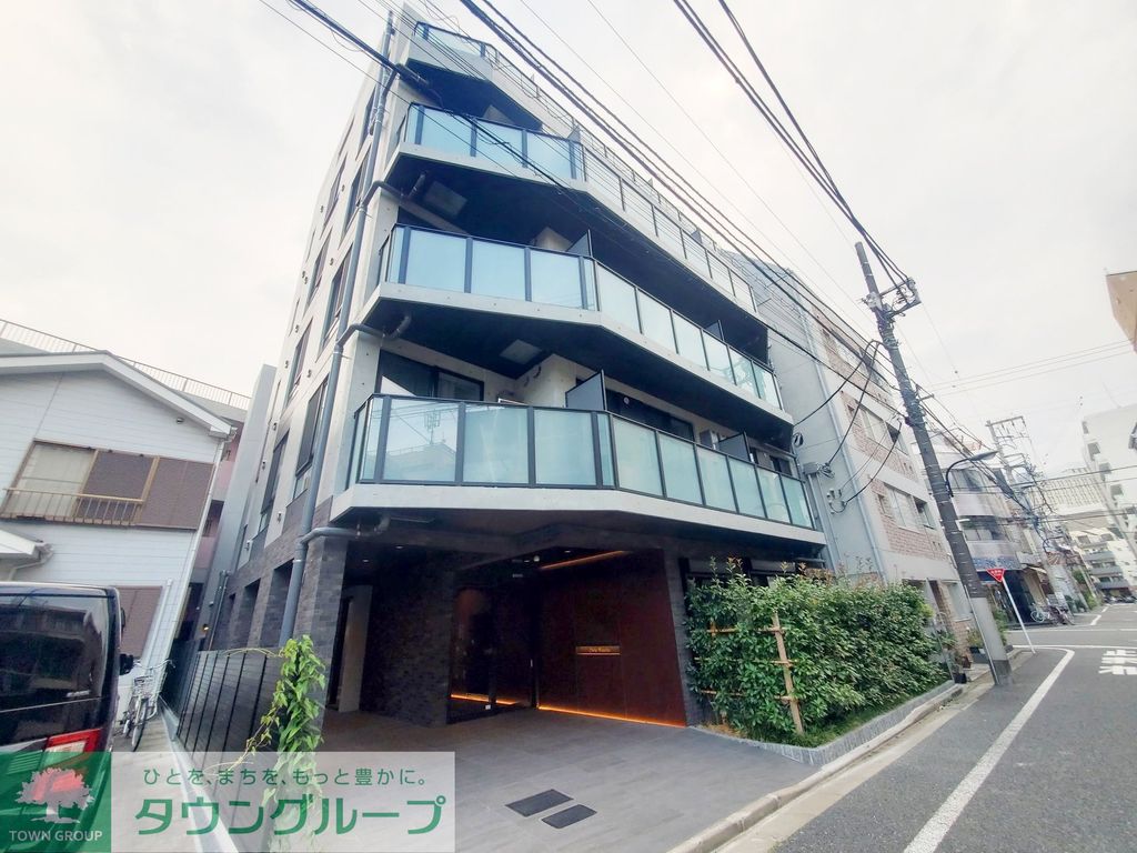 2DK Mansion in Shinjuku, Tokyo - Image 1