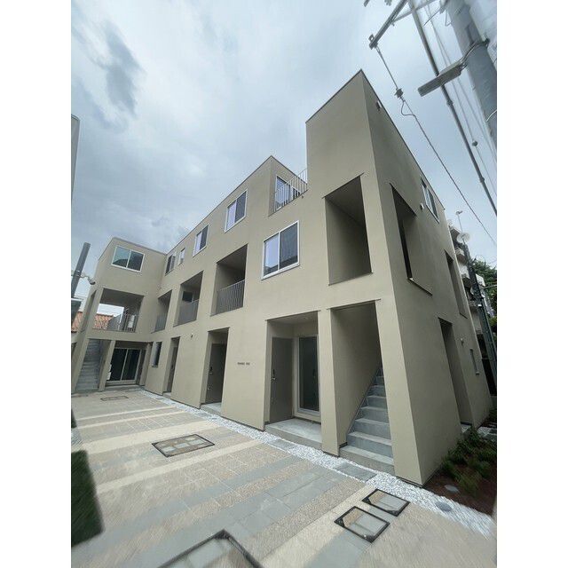 2LDK Apartment in Minato, Tokyo - Image 1