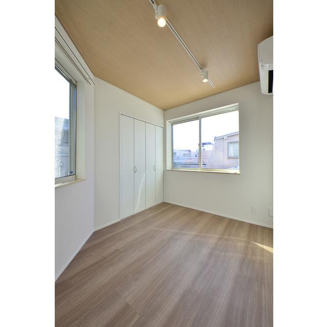 2LDK Apartment in Nakano, Tokyo — photo 3 of 3