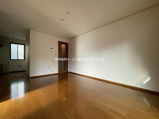 2LDK Apartment in Nakano, Tokyo — photo 3 of 3