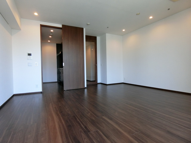 2LDK Mansion in Chiyoda, Tokyo — photo 3 of 3
