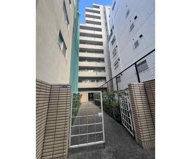 2LDK Mansion in Chiyoda, Tokyo - Image 1