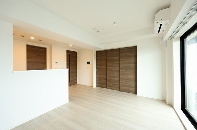 2LDK Mansion in Chiyoda, Tokyo - Image 1